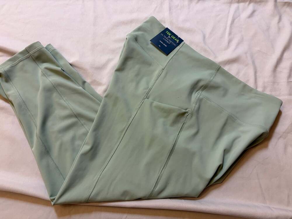 Tek Gear Ultrastretch Capris Size XL Green High-Rise Pocket Leggings